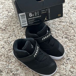 Baby Jordan’s Velcro black size 8